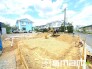 Ｂ号棟 ～ベタ基礎でしっかりとした土台～
・コンクリートの中に鉄筋を配し強度を高めた「ベタ基礎」を採用。
・しっかりとした土台を造ったうえで、その上に建物が築造されていきます。
