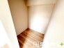 ～憧れのウォークインクローゼット～
・居室にウォークインを設ける事で季節ものや趣味の用具などもスッキリと収納可能です。
・ぜひ現地でその便利さをご体感くださいませ。
