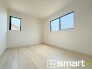 ～２面採光の明るいお部屋～
・洋室は２面採光とする事で穏やかな陽の入る明るい空間となっております。
・くつろぎのプライベート時間を明るい空間で穏やかにお過ごしいただけます。
