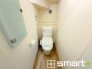 ～埋め込み収納でトイレをスッキリ～
・壁の厚さを利用して収納を埋め込みました。
・床に収納を置かなくていいので床掃除も楽々です。
