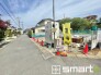 ～閑静な住宅街の立地～
・周辺は閑静な住宅街となっておりますので、静かな暮らしをご実現いただけます。
・前面道路の交通量も多くないので、小さなお子様がいるご家庭でもご安心ですね。
