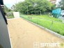 ～広々したお庭のある邸宅～
・余裕の敷地には広いお庭もご用意。
・ガーデニングや安らぎの空間として、倉庫を置いたりと様々な活用が可能です。
・人工芝の敷設などもお気軽にご相談くださいませ。
