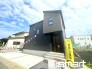 ～閑静な住宅街の立地～
・周辺は閑静な住宅街となっておりますので、静かな暮らしをご実現いただけます。
・前面道路の交通量も多くないので、小さなお子様がいるご家庭でもご安心ですね。
