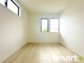 ～２面採光の明るいお部屋～
・洋室は２面採光とする事で穏やかな陽の入る明るい空間となっております。
・くつろぎのプライベート時間を明るい空間で穏やかにお過ごしいただけます。
