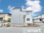 1号棟 ～閑静な住宅街の立地～
・周辺は閑静な住宅街となっておりますので、静かな暮らしをご実現いただけます。
・前面道路の交通量も多くないので、小さなお子様がいるご家庭でもご安心ですね。
