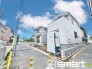 2号棟 ～十分な広さのある前面道路～
・前面道路は約４ｍございますので、お車でのすれ違いも楽々で余計なストレスがかかりません。
・日々お車での移動が多い方には大切なポイントですね。
