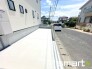 ～駐車場は２台分ご用意～
・駐車場は２台分ございますので、車通勤の方や複数台お持ちの方にもお勧めのお住まいです。
・カーポートなどのオプションもお気軽にご相談くださいませ。
