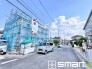 ～閑静な住宅街の立地～
・周辺は閑静な住宅街となっておりますので、静かな暮らしをご実現いただけます。
・前面道路の交通量も多くないので、小さなお子様がいるご家庭でもご安心ですね。

