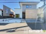 ～閑静な住宅街の立地～
・周辺は閑静な住宅街となっておりますので、静かな暮らしをご実現いただけます。
・前面道路の交通量も多くないので、小さなお子様がいるご家庭でもご安心ですね。
(１号棟)