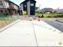 ～ゆとりあるカースペース～
・セカンドカーや来客時にも困らないカースペース２台分は並列駐車可能でお車の出し入れもラクラク。
・カーポートなどのオプションもお気軽にご相談くださいませ。