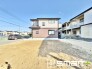 2号棟 ～ベタ基礎でしっかりとした土台～
・コンクリートの中に鉄筋を配し強度を高めた「ベタ基礎」を採用。
・しっかりとした土台を造ったうえで、その上に建物が築造されていきます。
