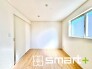 ～２面採光の明るいお部屋～
・洋室は２面採光とする事で穏やかな陽の入る明るい空間となっております。
・くつろぎのプライベート時間を明るい空間で穏やかにお過ごしいただけます。
