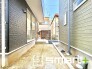 ～お庭もある余裕の敷地～
・広々した敷地にはお庭もご用意。お庭があるだけで余裕を感じますね。
・防草シートや人工芝の敷設などのオプションもお気軽にご相談くださいませ。
