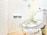 ～やはり便利なタンク式トイレ～
・最近はタンクレストイレもございますが、タンク式の場合は停電時もお水を流すことが可能。
・故障時なども比較的費用が安くなるなど、メリットが多くなります。
