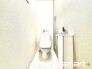 ～やはり便利なタンク式トイレ～
・最近はタンクレストイレもございますが、タンク式の場合は停電時もお水を流すことが可能。
・故障時なども比較的費用が安くなるなど、メリットが多くなります。
