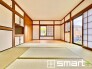 ～「和みの部屋」和室をご用意～
・ゴロンと寝転がったり、お子様のいるご家庭ではお子様を寝かしつけたり、などご活用いただける和室をご用意。
・やはり畳の香りは心が落ち着きますね。
