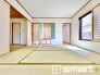 ～「和みの部屋」和室をご用意～
・ゴロンと寝転がったり、お子様のいるご家庭ではお子様を寝かしつけたり、などご活用いただける和室をご用意。
・やはり畳の香りは心が落ち着きますね。
