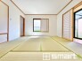 ～２面採光の明るいお部屋～
・和室は２面採光とする事で穏やかな陽の入る明るい空間となっております。
・くつろぎのプライベート時間を明るい空間で穏やかにお過ごしいただけます。
