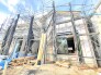 2号棟 ～ベタ基礎でしっかりとした土台～
・コンクリートの中に鉄筋を配し強度を高めた「ベタ基礎」を採用。
・しっかりとした土台を造ったうえで、その上に建物が築造されていきます。
