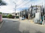 2号棟 ～十分な広さのある前面道路～
・前面道路は約６ｍございますので、お車でのすれ違いも楽々で余計なストレスがかかりません。
・日々お車での移動が多い方には大切なポイントですね。
