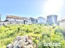 ～閑静な住宅街の立地～
・周辺は閑静な住宅街となっておりますので、静かな暮らしをご実現いただけます。
・前面道路の交通量も多くないので、小さなお子様がいるご家庭でもご安心ですね。
(５号棟)
