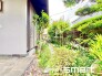 ～お庭もある余裕の敷地～
・広々した敷地にはお庭もご用意。お庭があるだけで余裕を感じますね。
・防草シートや人工芝の敷設などのオプションもお気軽にご相談くださいませ。

