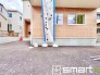 ～ゆとりあるカースペース～
・セカンドカーや来客時にも困らないカースペース２台分。物置や駐輪スペースなどにも利用できますね。
・カーポートなどのオプションもお気軽にご相談くださいませ。
(２号棟)
