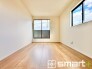 ～２面採光の明るいお部屋～
・洋室は２面採光とする事で穏やかな陽の入る明るい空間となっております。
・くつろぎのプライベート時間を明るい空間で穏やかにお過ごしいただけます。
