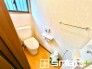 ～ウォシュレット付トイレ～
・窓があるので使用後や掃除の際には換気もしやすく快適ですね。
