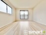 ～収納豊富な洋室～
・各居室に備え付けの収納をご用意。タンスなどを置く場合と比べ出っ張らないので部屋の中を有効のご活用いただけます。
・収納の広さなどぜひ現地でご確認くださいませ。
