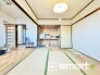～収納付きの和室～
・南向きの明るい和室は居心地の良いヤシの空間。
・やはり畳の香りは心が落ち着きますね。
