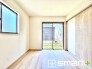 ～リビング横の洋室～
・お子様のプレイルームやお昼寝、趣味のお部屋など、用途様々な１階洋室。
・寝室はもちろん、玄関からも直接出入り可能なのでゲストルームにも利用できますね。
