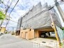～綺麗な外観のマンション～
・築年数もまだ浅く、大変綺麗なマンションとなっております。
・所有する事に誇りを感じられるような綺麗でモダンな外観のマンションで新生活を始めてみませんか。
