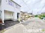 ～閑静な住宅街の立地～
・周辺は閑静な住宅街となっておりますので、静かな暮らしをご実現いただけます。
・前面道路の交通量も多くないので、小さなお子様がいるご家庭でもご安心ですね。
