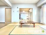 ～「和みの部屋」和室をご用意～
・ゴロンと寝転がったり、お子様のいるご家庭ではお子様を寝かしつけたり、などご活用いただける和室をご用意。
・やはり畳の香りは心が落ち着きますね。

