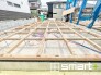 2号棟 ～ベタ基礎でしっかりとした土台～
・コンクリートの中に鉄筋を配し強度を高めた「ベタ基礎」を採用。
・しっかりとした土台を造ったうえで、その上に建物が築造されていきます。
