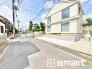 ～閑静な住宅街の立地～
・周辺は閑静な住宅街となっておりますので、静かな暮らしをご実現いただけます。
・前面道路の交通量も多くないので、小さなお子様がいるご家庭でもご安心ですね。

