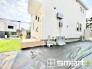 ～広々したお庭のある邸宅～
・余裕の敷地には広いお庭もご用意。
・ガーデニングや安らぎの空間として、倉庫を置いたりと様々な活用が可能です。
・人工芝の敷設などもお気軽にご相談くださいませ。
