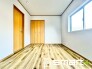 ～２面採光の明るいお部屋～
・洋室は２面採光とする事で穏やかな陽の入る明るい空間となっております。
・くつろぎのプライベート時間を明るい空間で穏やかにお過ごしいただけます。
