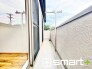 ～洗濯物も干しやすいバルコニー～
・陽当たり良好な南側のバルコニーは２部屋から出入りができて毎日のお洗濯も快適。
・物干し竿受けが標準装備されているのですぐにお使いいただけます。
