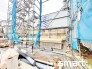 1号棟 ～ベタ基礎でしっかりとした土台～
・コンクリートの中に鉄筋を配し強度を高めた「ベタ基礎」を採用。
・しっかりとした土台を造ったうえで、その上に建物が築造されていきます。
