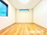 ～２面採光の明るいお部屋～
・洋室は２面採光とする事で穏やかな陽の入る明るい空間となっております。
・くつろぎのプライベート時間を明るい空間で穏やかにお過ごしいただけます。
