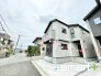 ～閑静な住宅街の立地～
・周辺は閑静な住宅街となっておりますので、静かな暮らしをご実現いただけます。
・前面道路の交通量も多くないので、小さなお子様がいるご家庭でもご安心ですね。
