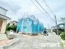 A号棟 ～閑静な住宅街の立地～
・周辺は閑静な住宅街となっておりますので、静かな暮らしをご実現いただけます。
・前面道路の交通量も多くないので、小さなお子様がいるご家庭でもご安心ですね。
