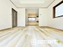 ～ナチュラルな色彩のＬＤＫ～
・自然な風合いの色味で纏められたＬＤＫは家具のコーディネートもしやすくなっております。
・どんなインテリアにするか、考えるだけでも楽しくなりますね。

