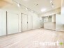 ～窓からたっぷりの陽光～
・穏やかな陽だまりに包まれる居心地の良いＬＤＫは、ご家族が自然と集まる憩いのスペース。
・家事をしながらご家族との会話が楽しめる人気のカウンターキッチンも魅力。

