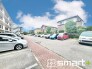 ～便利な平面駐車場～
・広い敷地を活かした平面式の駐車場。車の出し入れが楽で利便性に優れます。
・空き状況などもお気軽にお問い合わせくださいませ。
