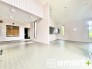 ～管理の行き届いたエントランス～
・お住まいの「顔」でもあるエントランス。管理会社の方でしっかりと管理されております。
・ぜひ現地でご体感くださいませ。
