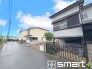 ～十分な広さのある前面道路～
・前面道路は約４ｍございますので、お車でのすれ違いも可能で余計なストレスがかかりません。
・日々お車での移動が多い方には大切なポイントですね。
