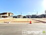 3号棟 ～十分な広さのある前面道路～
・前面道路は約5.2ｍございますので、お車でのすれ違いも楽々で余計なストレスがかかりません。
・日々お車での移動が多い方には大切なポイントですね。

